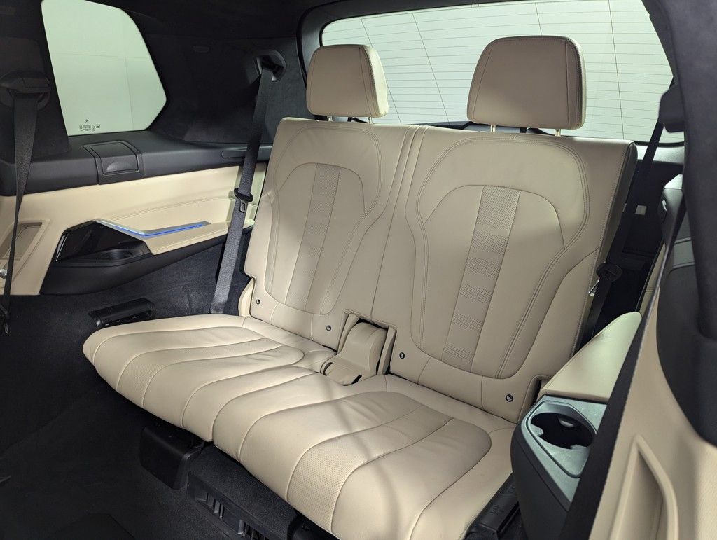 2022 BMW X7 xDrive40i photo