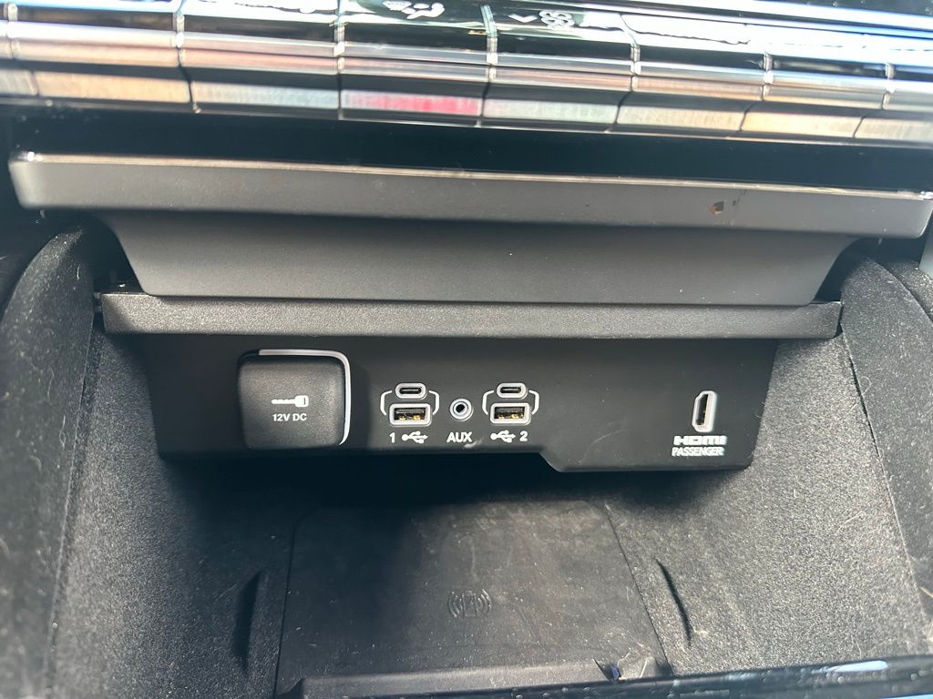 Thumbnail: 2022 Jeep Grand Wagoneer - 26