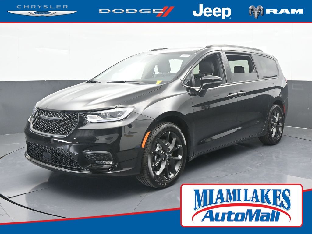 2026 Chrysler Pacifica Limited's photo