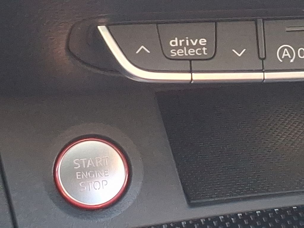 Thumbnail: 2023 Audi SQ5 - 25