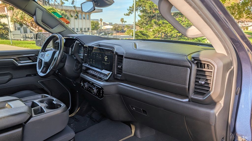 Used 2022 Chevrolet Silverado 1500 LT 4D Crew Cab