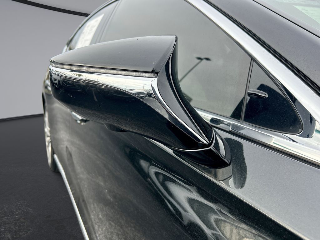 Thumbnail: 2022 Lexus LS - 31