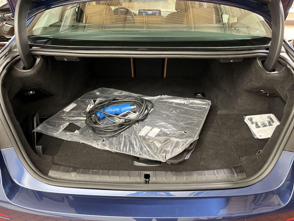 Thumbnail: 2022 BMW 5 Series - 25