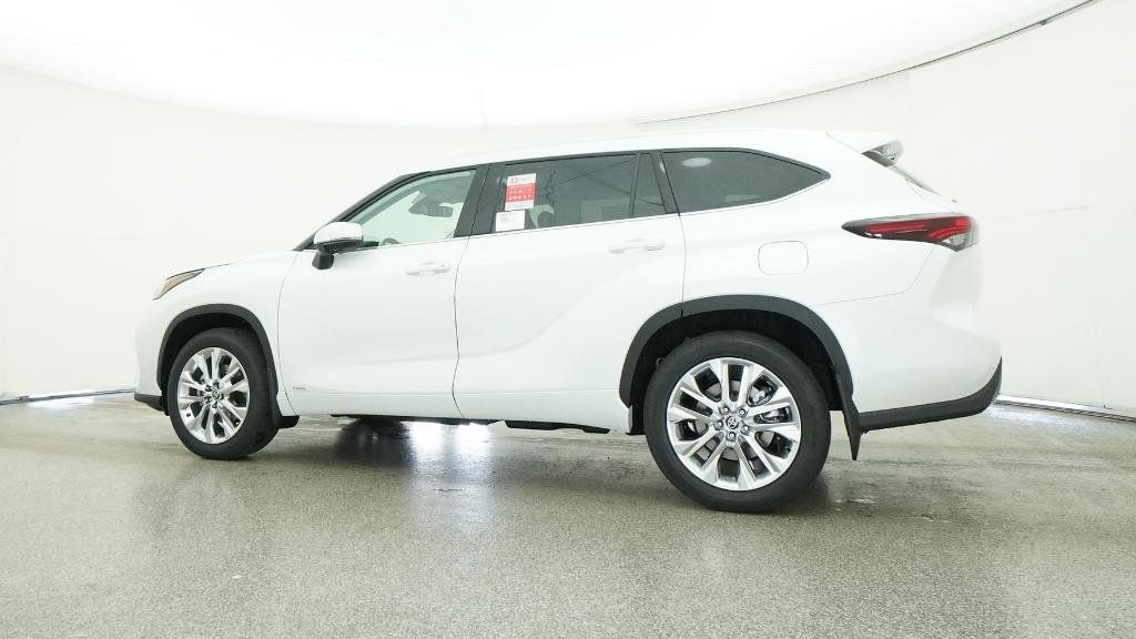 Thumbnail: 2025 Toyota Highlander - 31