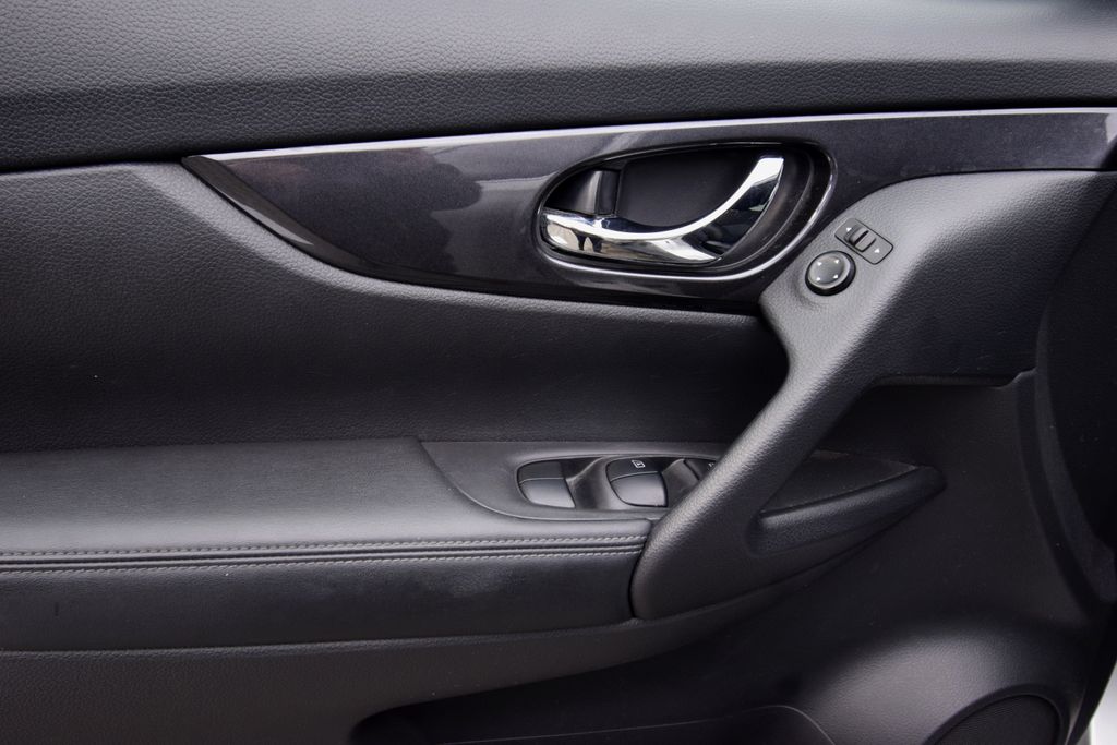 used 2020 Nissan Rogue car, priced at $17,468