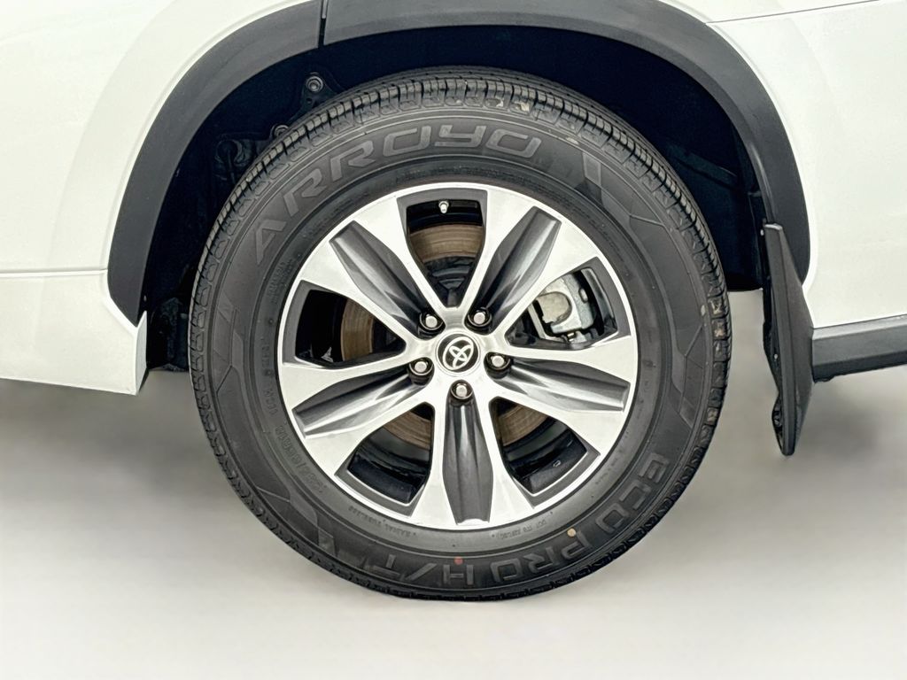 Thumbnail: 2022 Toyota Highlander - 32