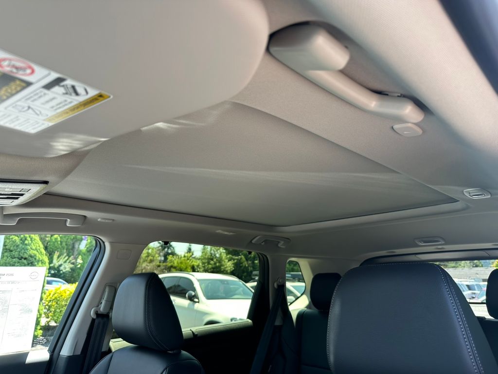 2025 Nissan Rogue SL