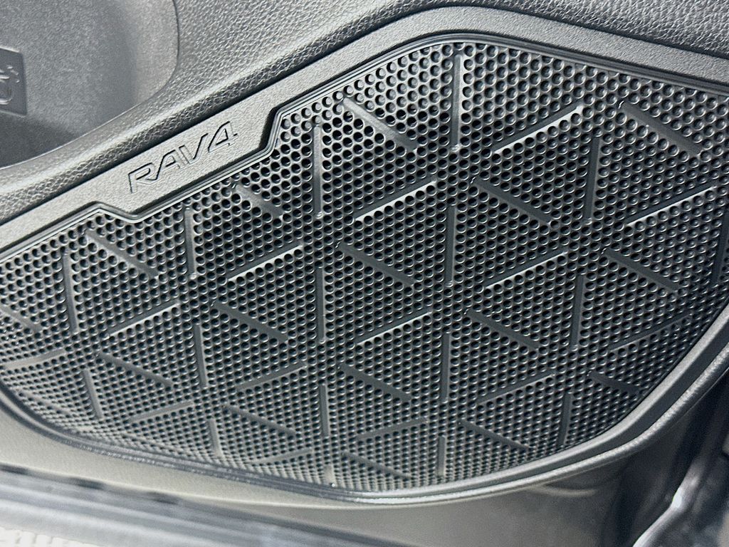 Thumbnail: 2022 Toyota RAV4 - 18