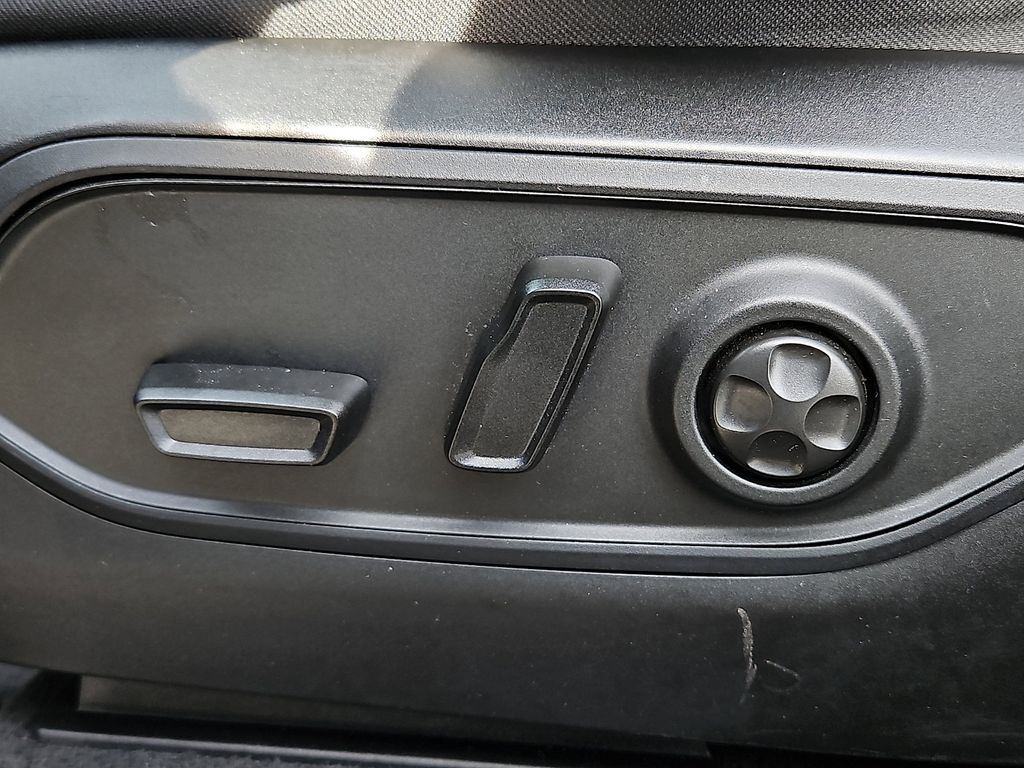 Thumbnail: 2023 Jeep Grand Cherokee L - 25