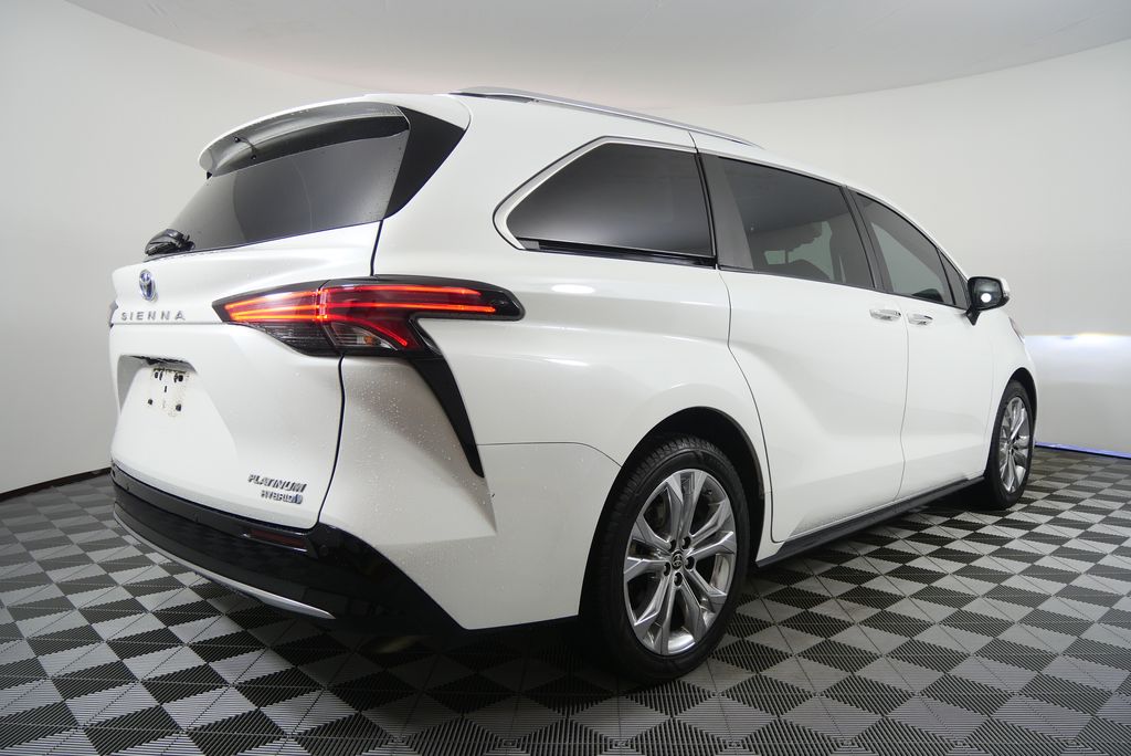 Thumbnail: 2022 Toyota Sienna - 3