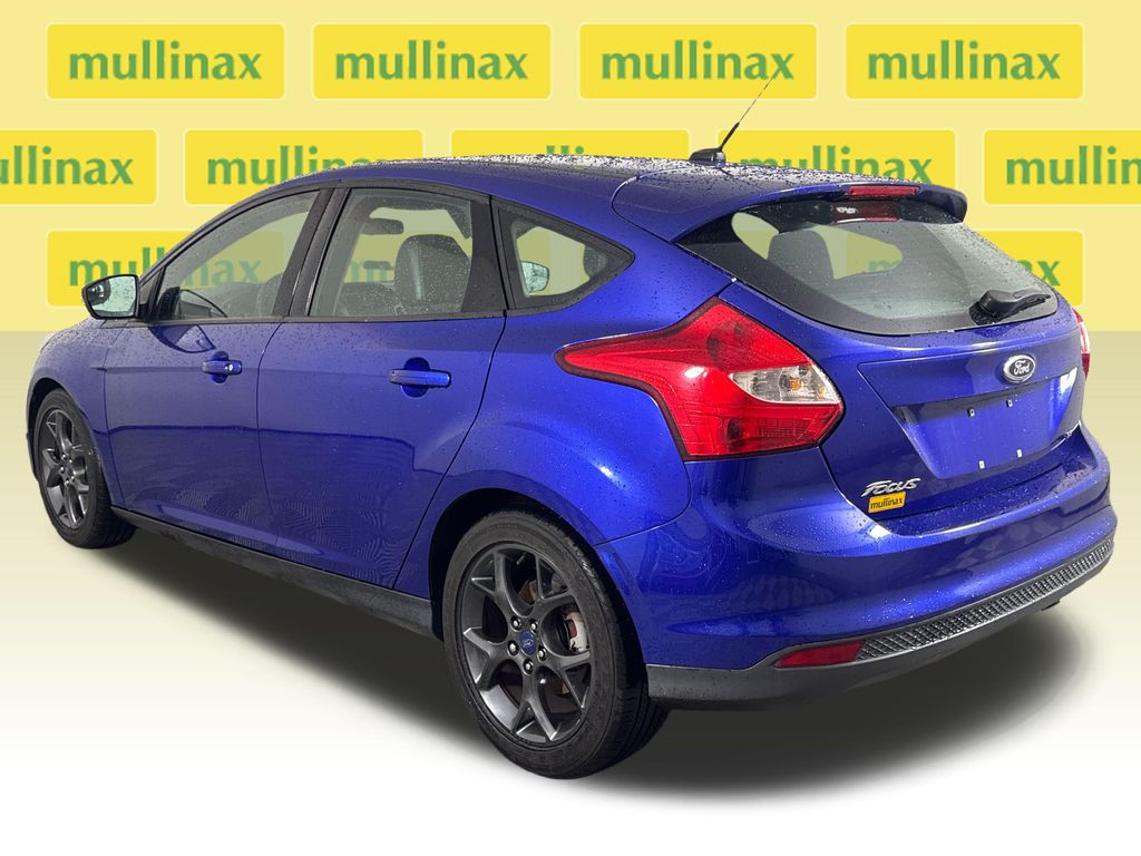 Used 2014 Blue Ford SE image 10