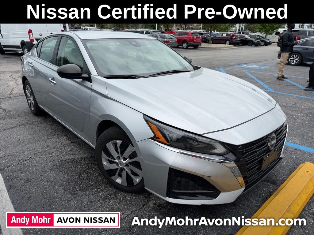 Brilliant Silver Metallic 2024 Nissan Altima Sedan Front-Wheel Drive Continuously Variable Transmission