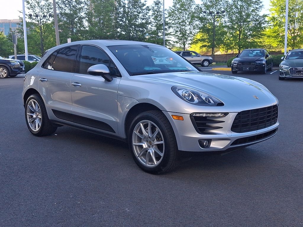 Thumbnail: 2016 Porsche Macan - 3