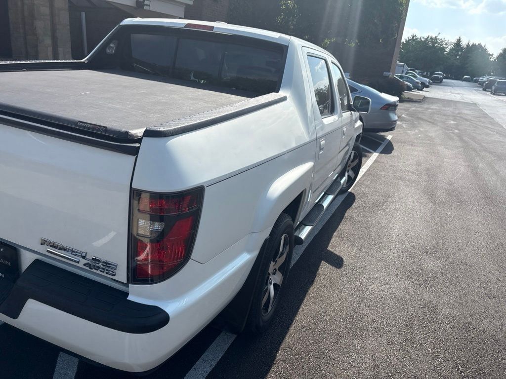 Used 2014 White Honda SE image 7
