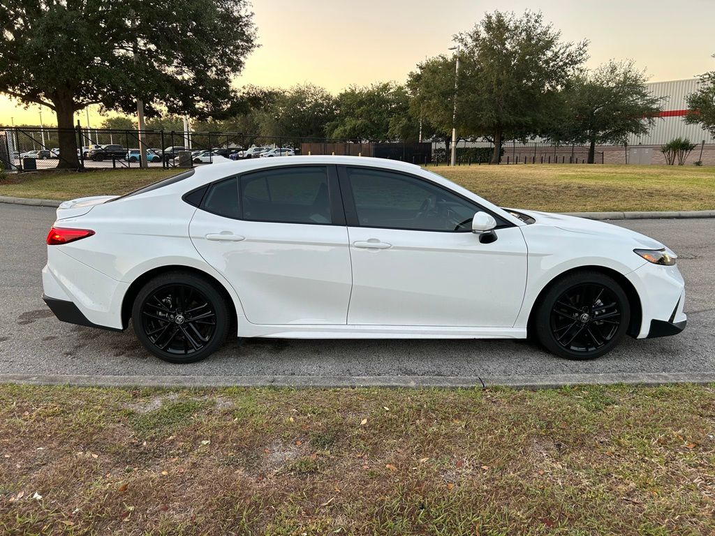 2025 Toyota Camry SE 6