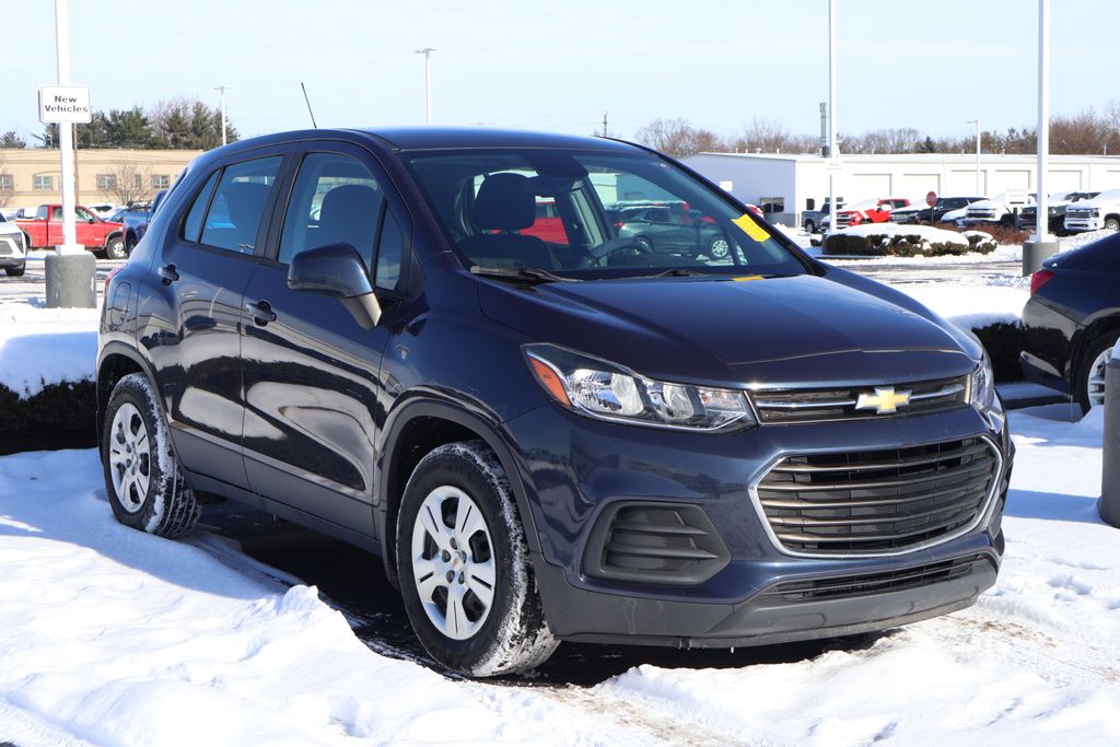 Thumbnail: 2018 Chevrolet Trax - 3
