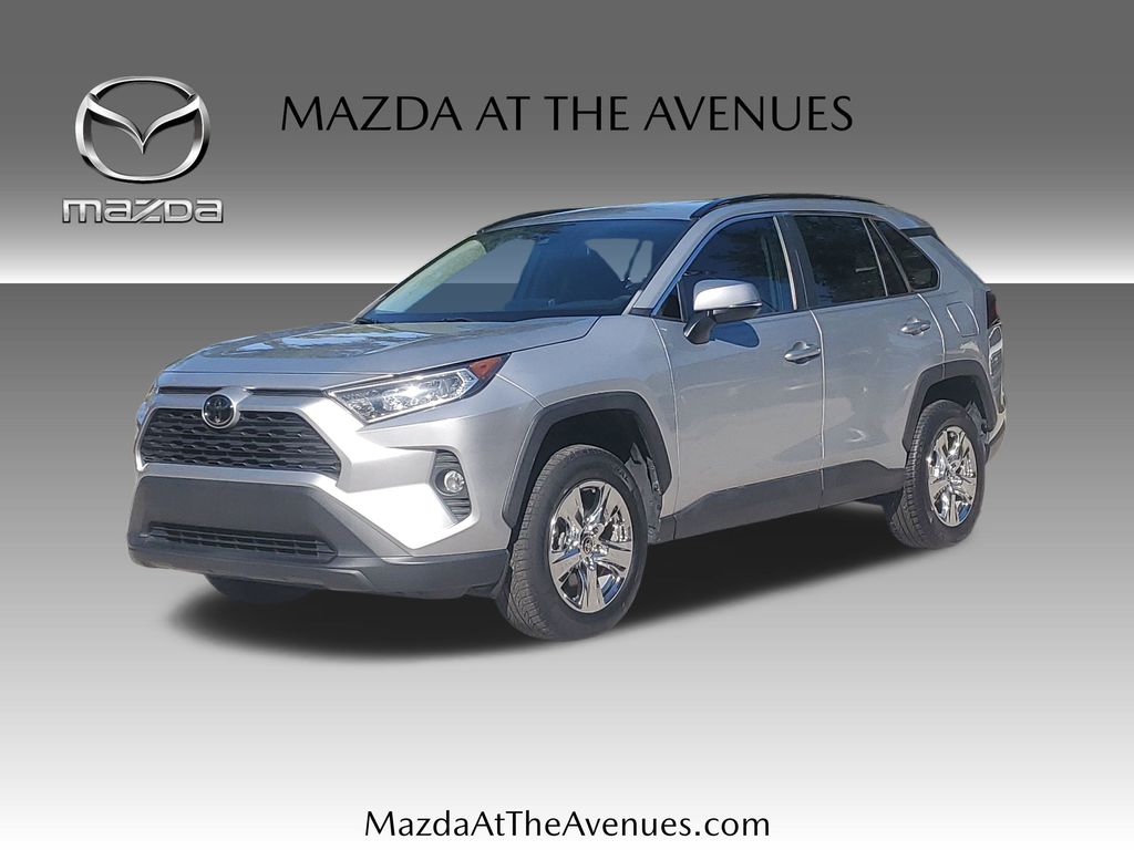 2021 Toyota RAV4 XLE's photo