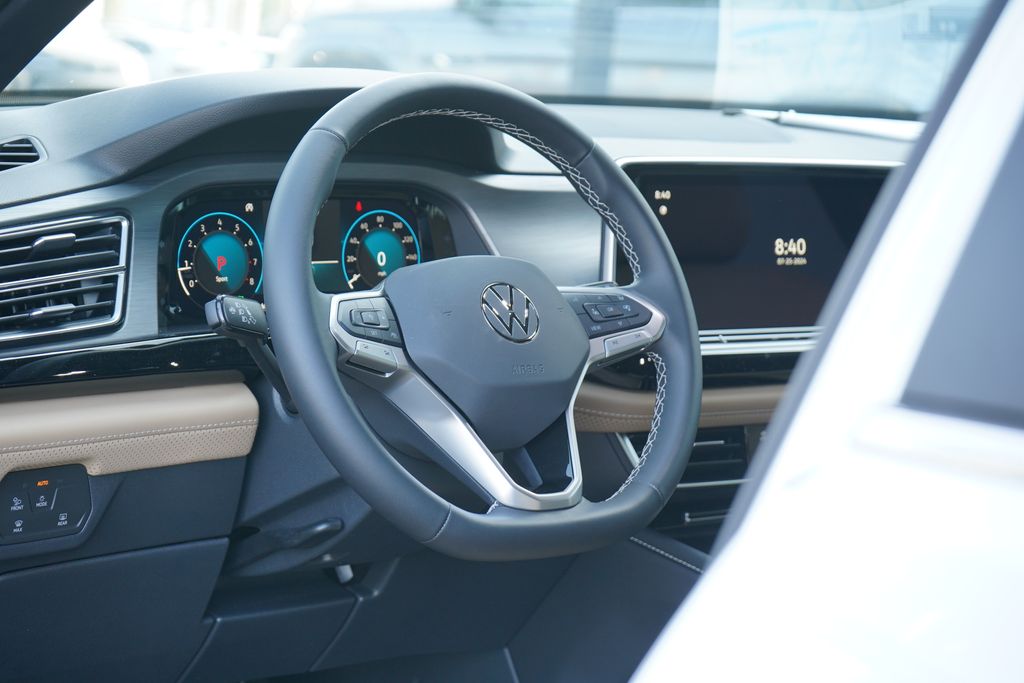 2024 Volkswagen Atlas SE 8