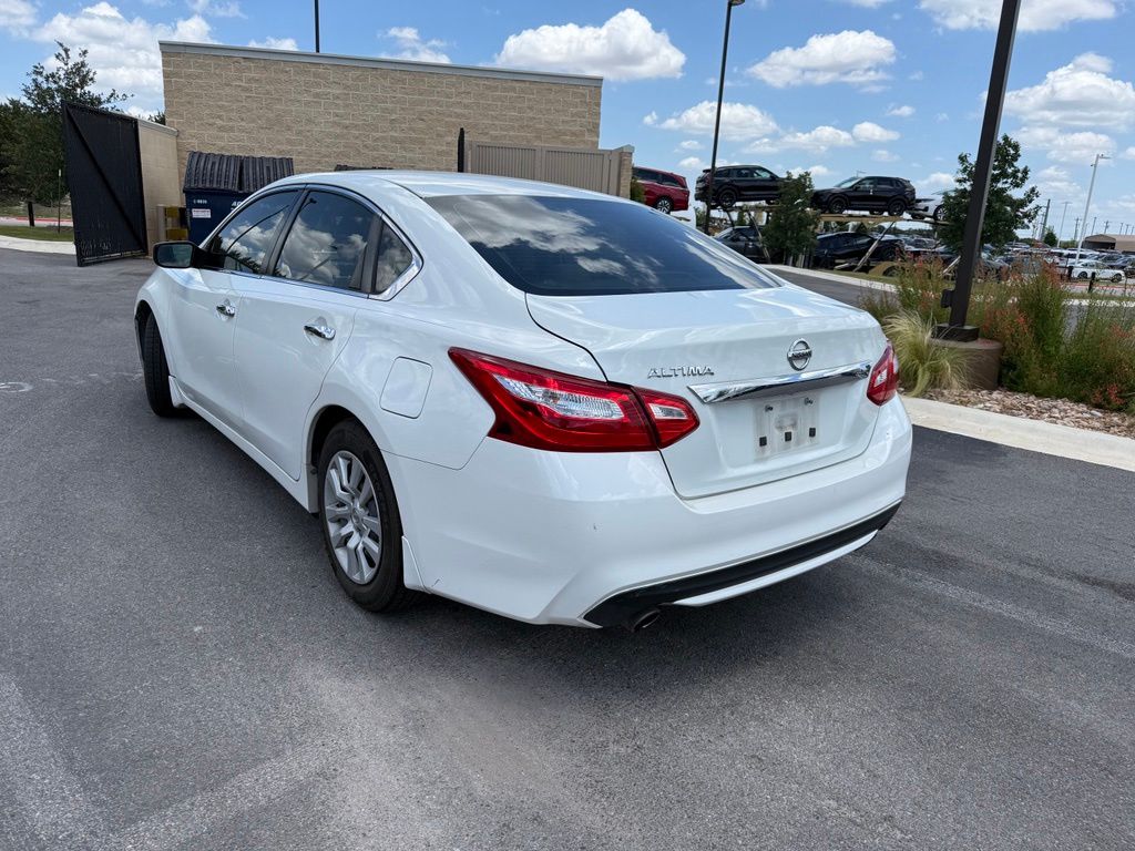 Thumbnail: 2017 Nissan Altima - 6