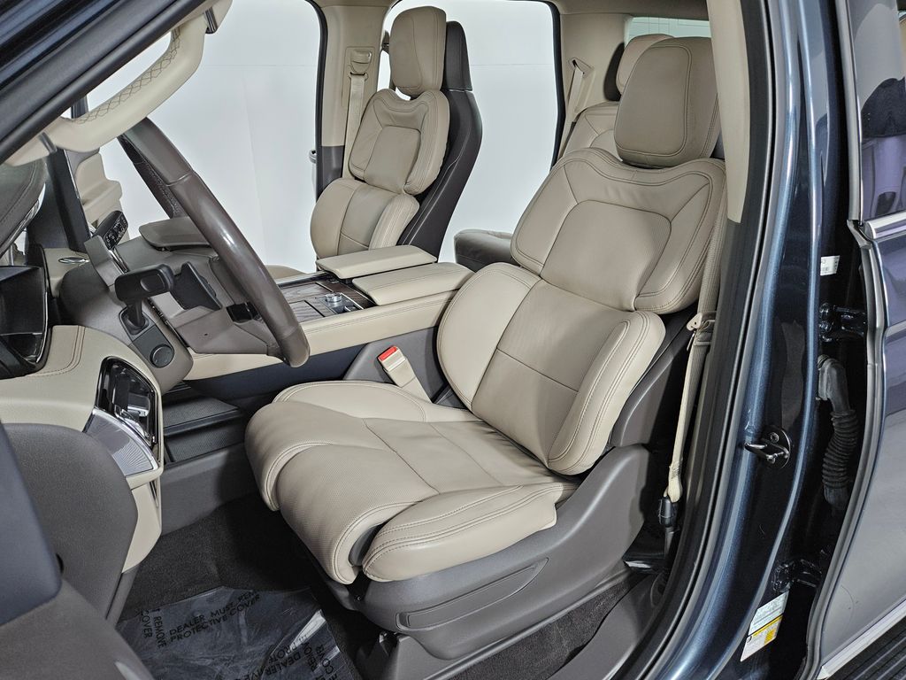 Thumbnail: 2022 Lincoln Navigator - 23