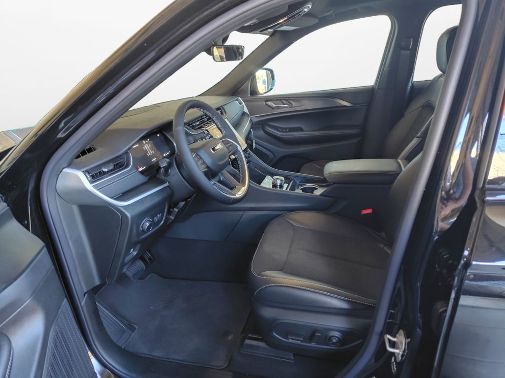 New Car 2025 Jeep Grand Cherokee  Laredo For Sale Under $40,000 In Austin, Texas