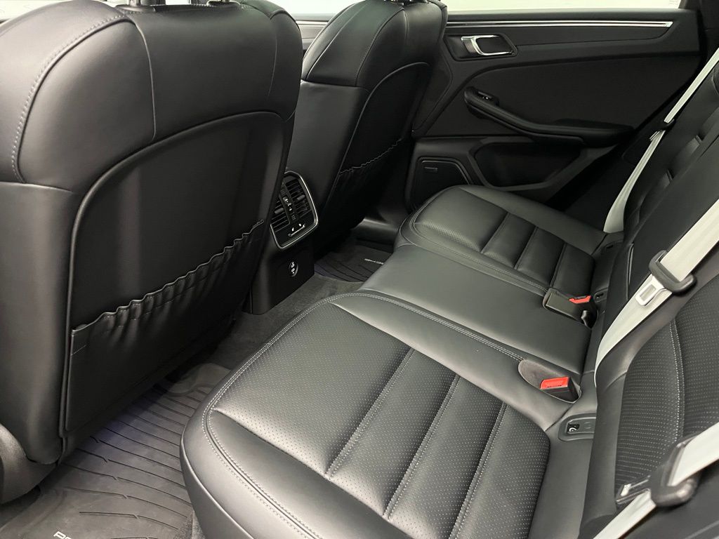 Thumbnail: 2024 Porsche Macan - 28