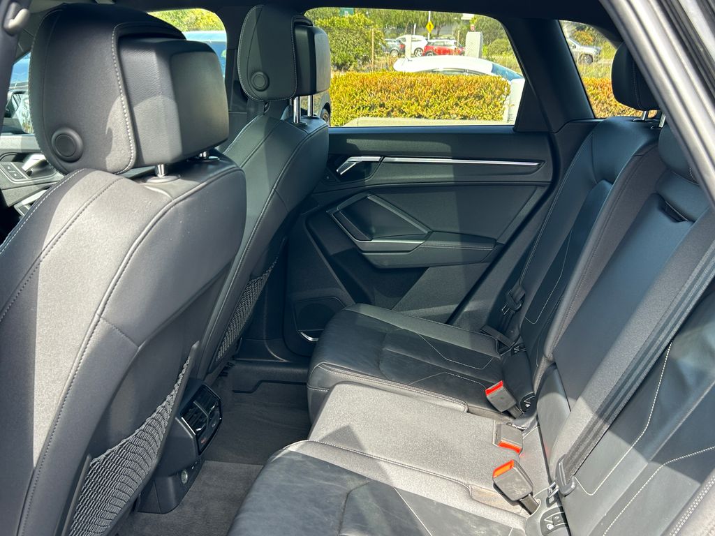 Thumbnail: 2020 Audi Q3 - 28