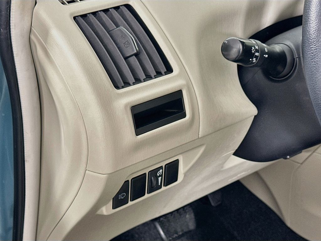 Thumbnail: 2014 Toyota Prius v - 10