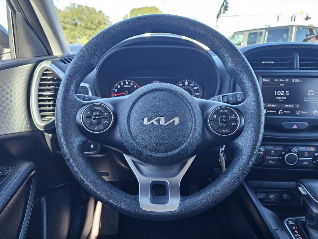 2022 Kia Soul LX 12