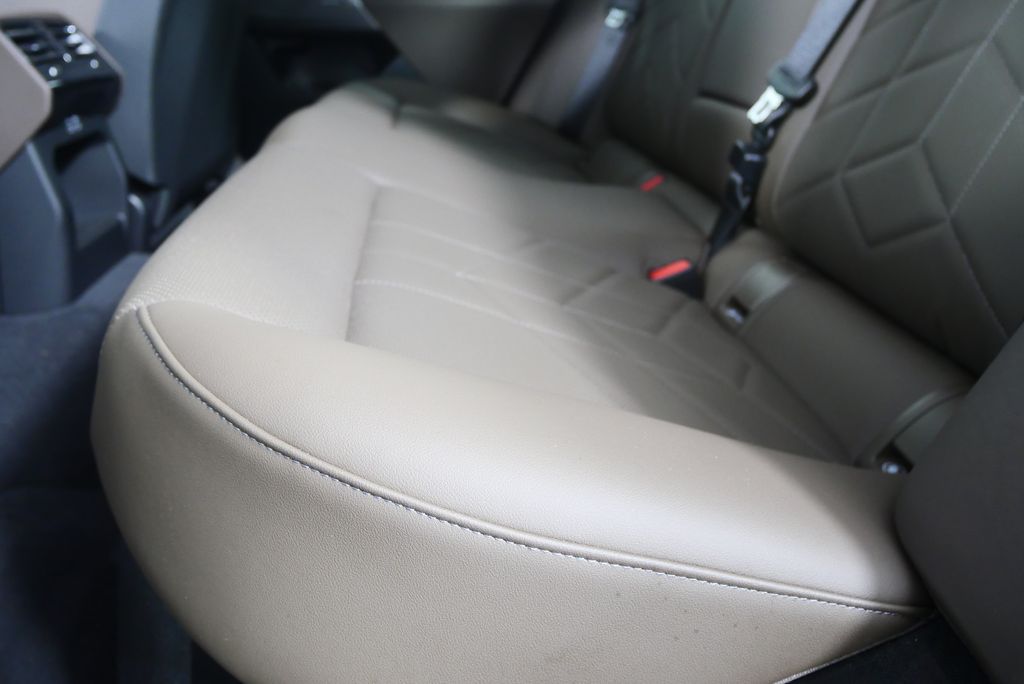 Thumbnail: 2025 BMW 5 Series - 15