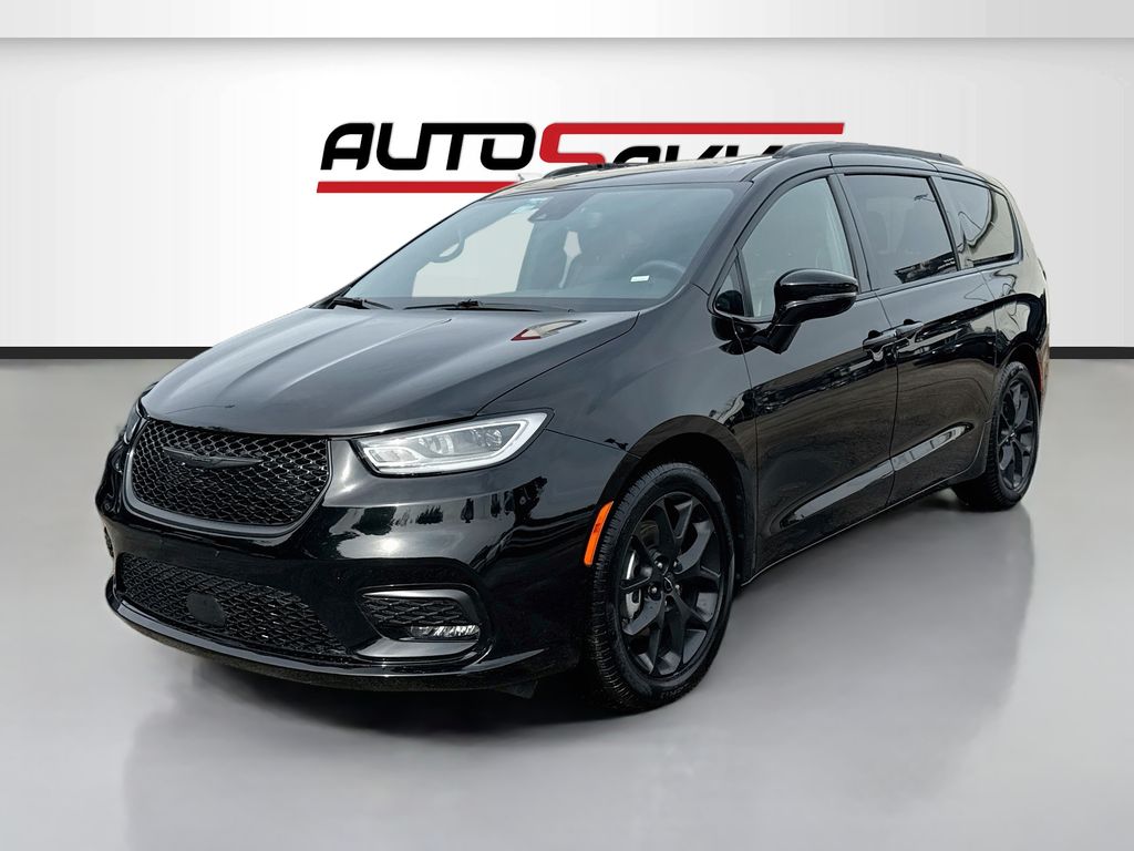 2025 Chrysler Pacifica Limited Black at Toyota of Victoria