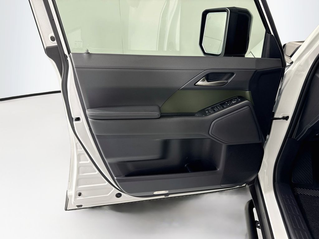 Thumbnail: 2024 Lexus GX - 24