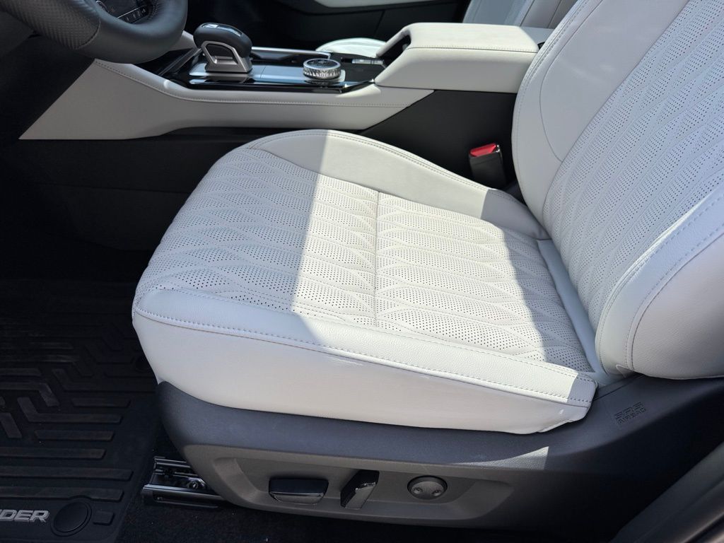 2025 Mitsubishi Outlander SEL photo 23