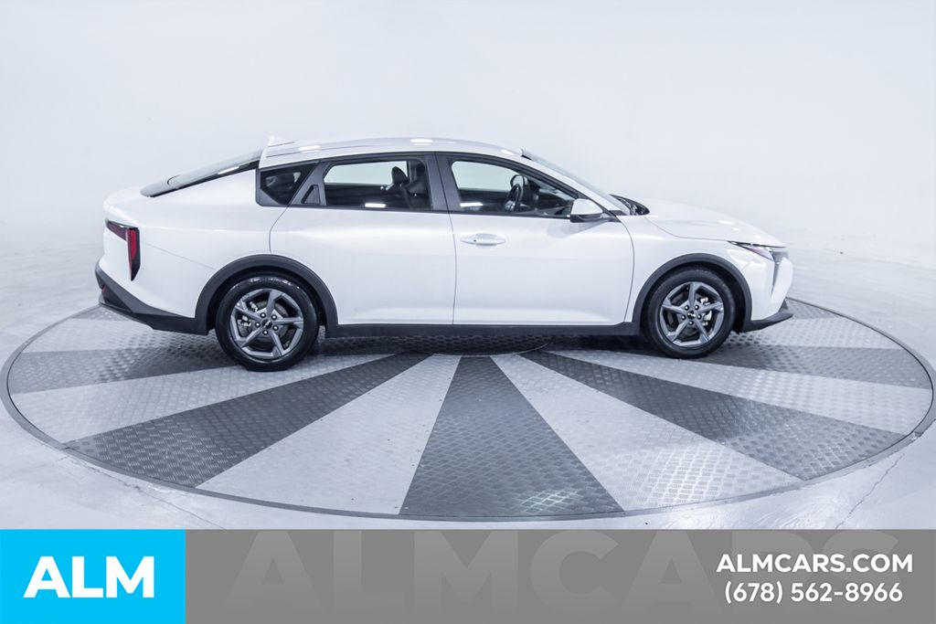 Used 2025 White Kia LXS image 11
