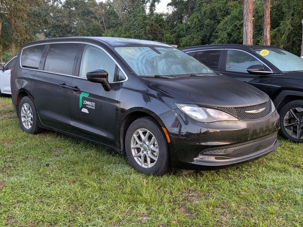 Brilliant Black Crystal Pearlcoat 2022 Chrysler Voyager Minivan Front-Wheel Drive 9-Speed Automatic