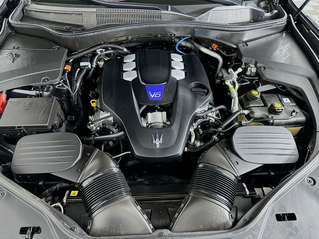 Thumbnail: 2022 Maserati Levante - 31