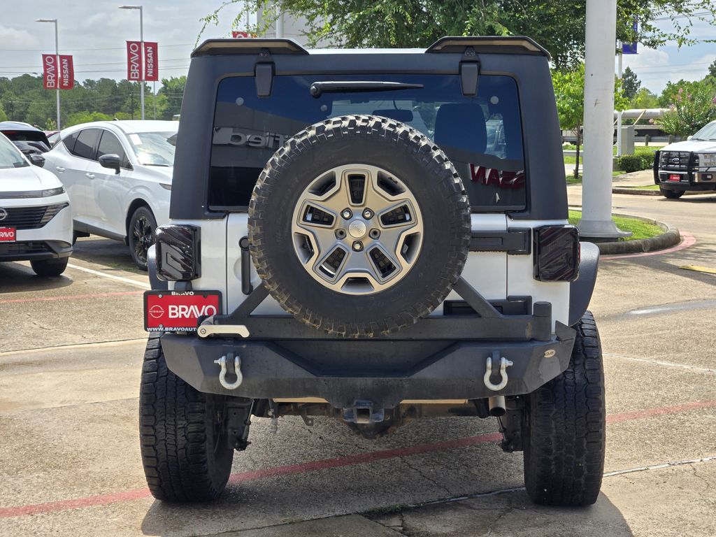 2016 Jeep Wrangler Unlimited Rubicon White at Legacy Ford