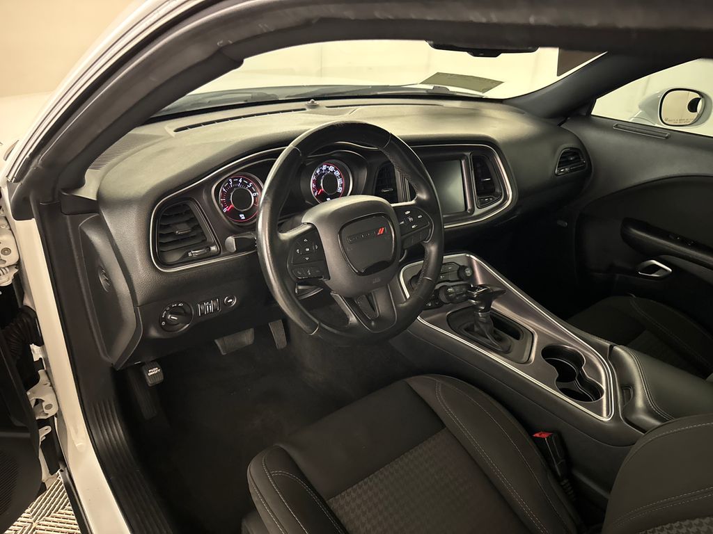 Used 2016 White Dodge SXT image 5