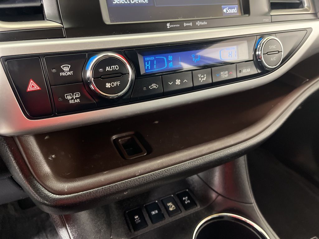 Thumbnail: 2017 Toyota Highlander - 29