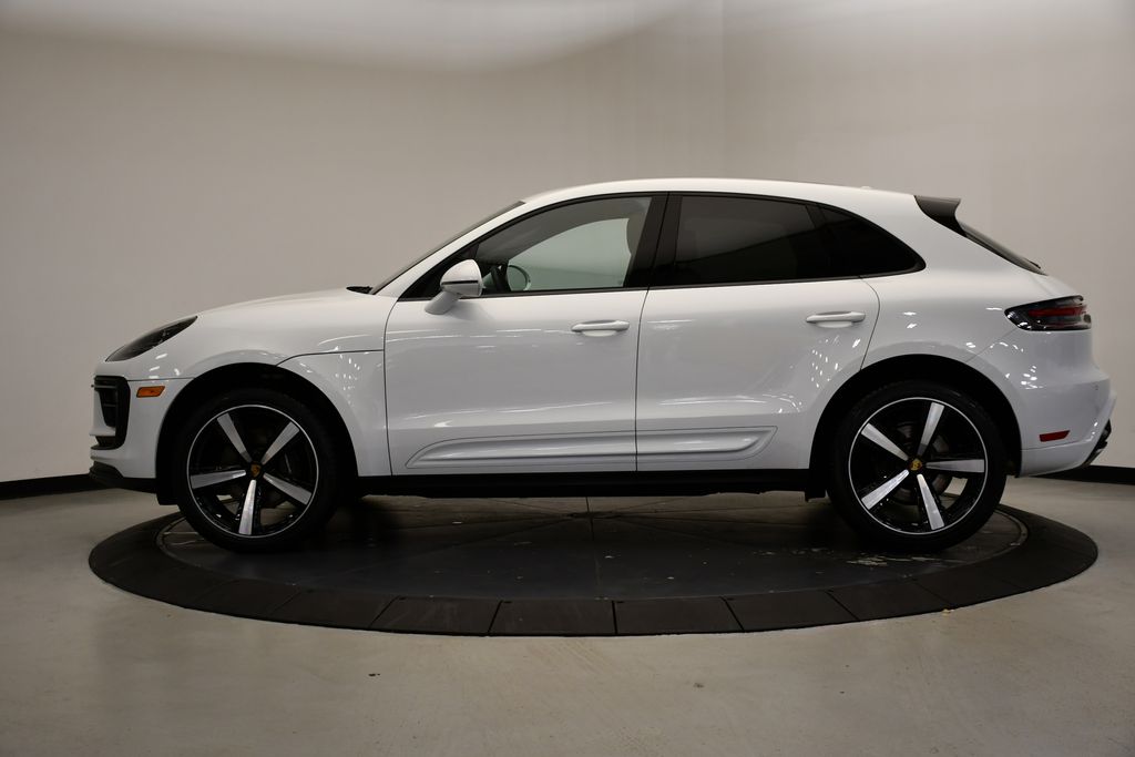 Thumbnail: 2022 Porsche Macan - 2