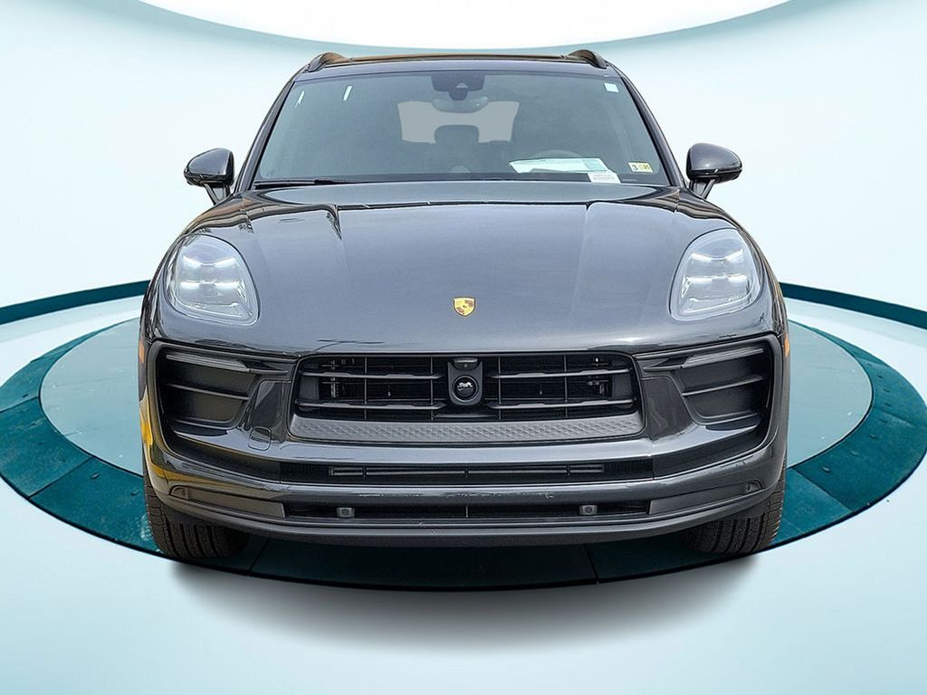 2024 Porsche Macan  2