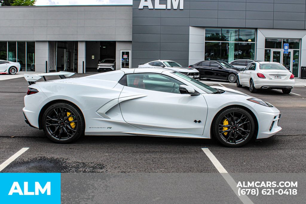 Used 2024 White Chevrolet Stingray image 9