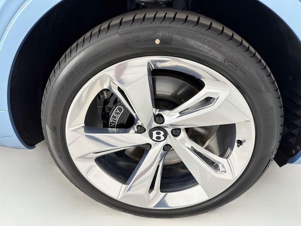 Thumbnail: 2026 Bentley Bentayga - 31