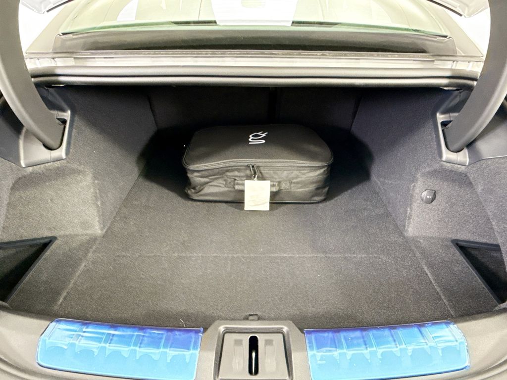 Thumbnail: 2026 Porsche Taycan - 29