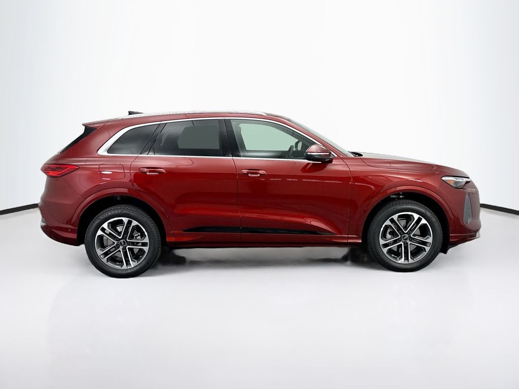 Thumbnail: 2025 Audi Q5 - 4