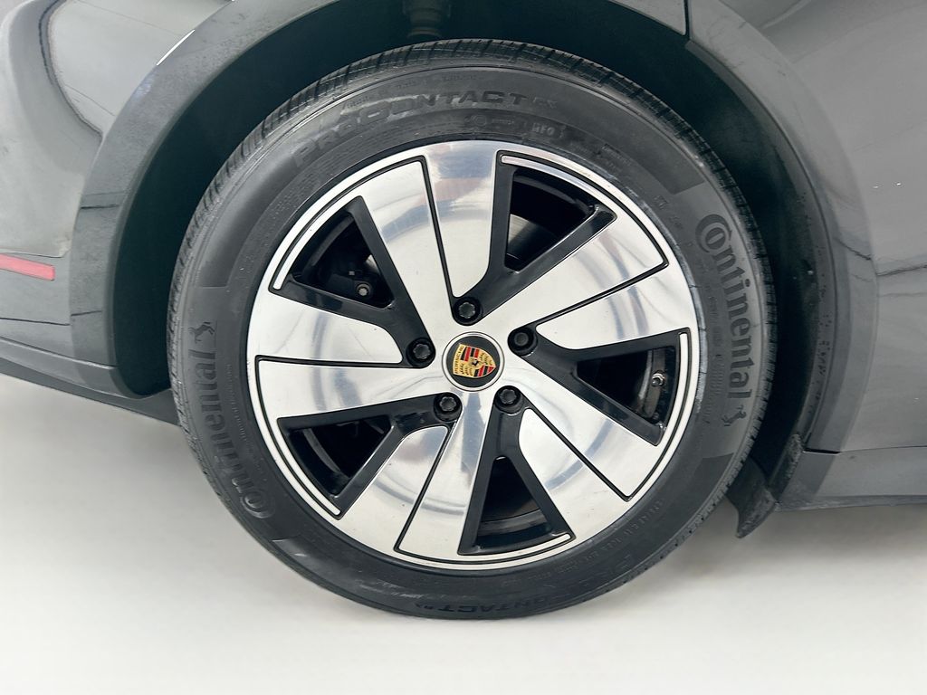 Thumbnail: 2022 Porsche Taycan - 32