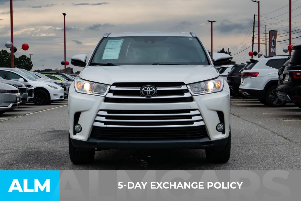 2019 Toyota Highlander SE photo 2