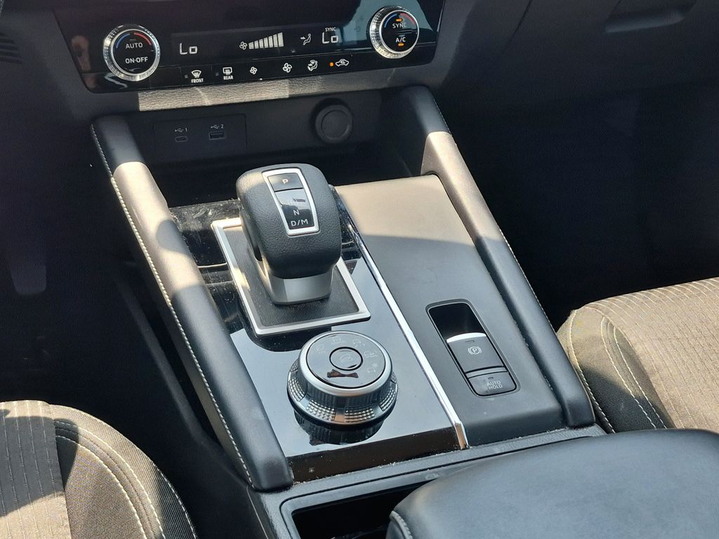 2023 Mitsubishi Outlander ES White at Toyota of Victoria