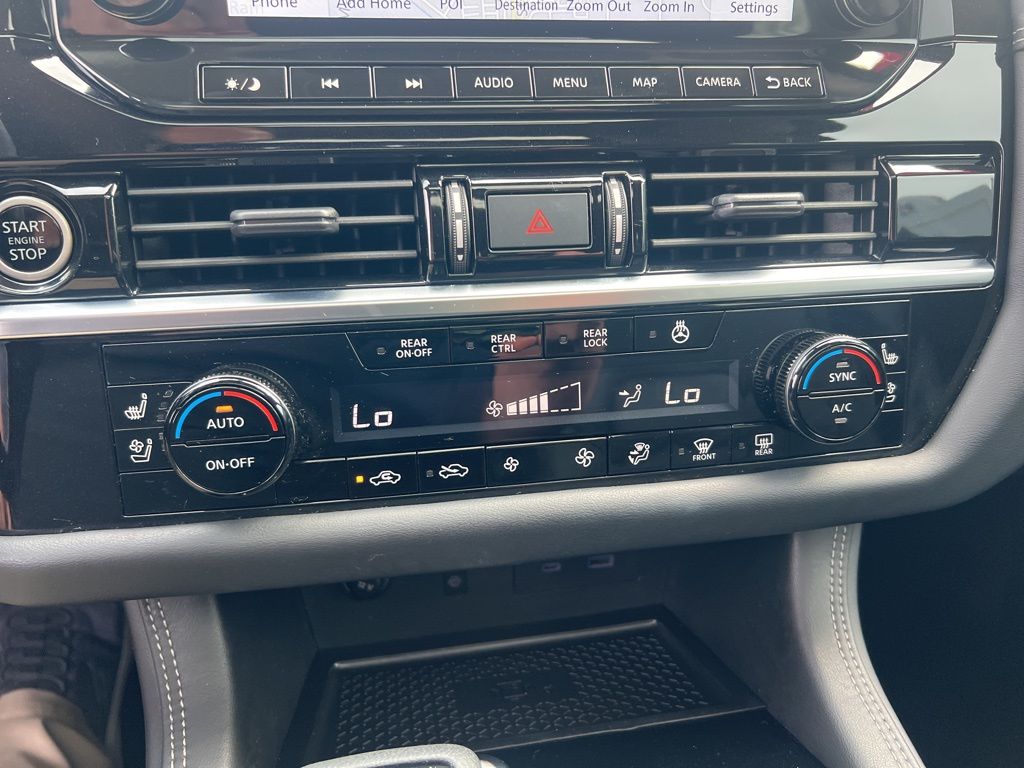 2023 Nissan Pathfinder Platinum photo