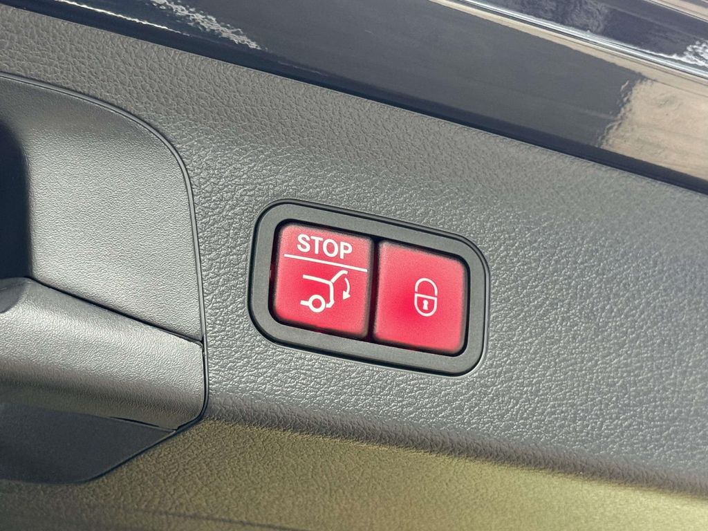 Thumbnail: 2024 Mercedes-Benz GLS - 27